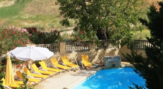 Domaine La Fourcade, Rezervovat Hotel Hotely v Maureilhan s parkováním, Parkování