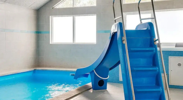Коттедж Luxury Beach House with Spa