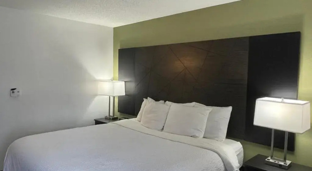 Двухместный номер Deluxe La Quinta Inn and Suites by Wyndham Cincinnati North