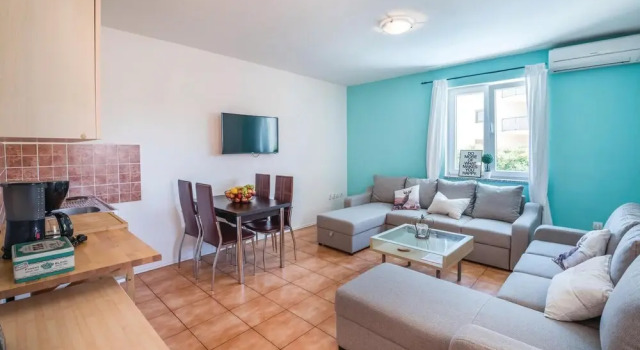 Beautiful Home In Liznjan, Забронировать Отель Отели Лижнян с парковкой, Парковка