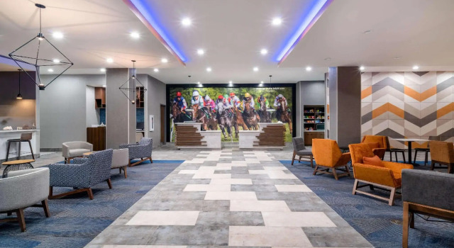 Номер Business La Quinta Inn & Suites by Wyndham Louisville NE - Old Henry Rd