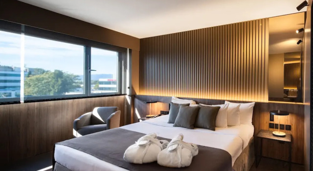 Номер Deluxe BAH Barcelona Airport Hotel