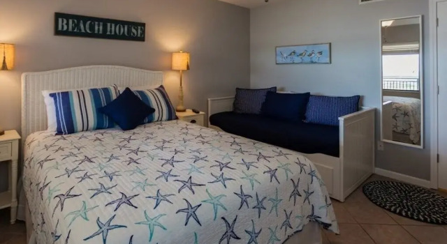Windjammer Oceanfront Condominiums, Rezerwuj Hotel Hotele w Saint Augustine Area z parkingiem, Parking