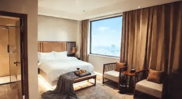 Люкс Ramada Encore by Wyndham Linqu Downtown