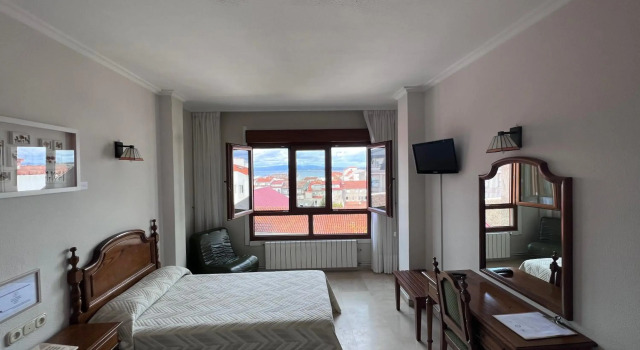Hotel Serantes, Забронировать Отель Эль-Грове O Grove Peninsula, рядом с Церковь Сан-Мартино