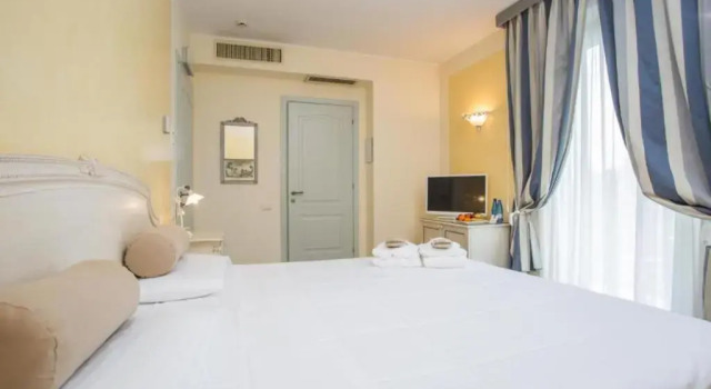 Двухместный номер Deluxe Front Lake Hotel Spiaggia dOro - Charme & Boutique by Double Hospitality