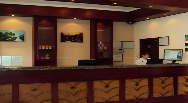GreenTree Inn YiZheng Zhenzhou East Road, Prenota Hotel Hotel a Jiangsu con parcheggio, Parcheggio