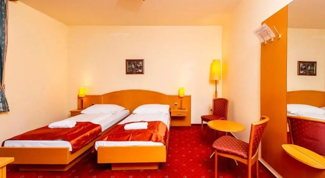 Gastland M0 Hotel és Étterem, Varaa Hotelli Szigetszentmiklos Budapest