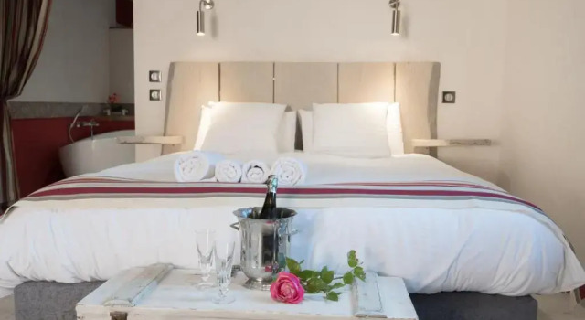 Люкс LE MAS DES COLOMBES Chambres dhôtes B&B & SPA