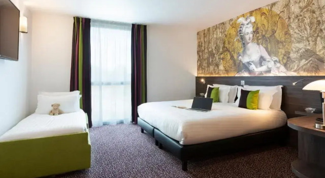 Трёхместный номер Standard Hôtel Roi Soleil Prestige Plaisir - St Quentin