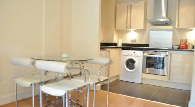 Modern Central 1 Bedroom Apartment, Varaa Huoneisto Asunnot kohteessa Merseyside, Huoneisto