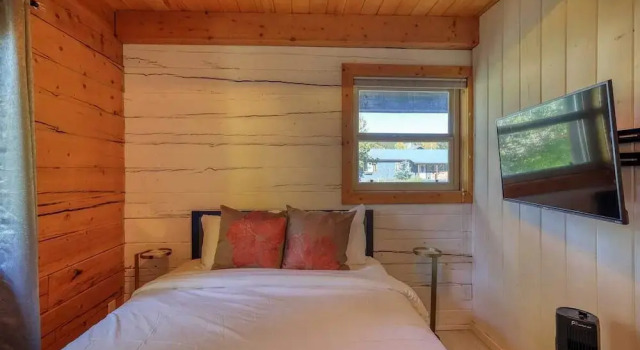 Pagosa Lakefront Home w/ Hot Tub, A/c, & Canoe!
