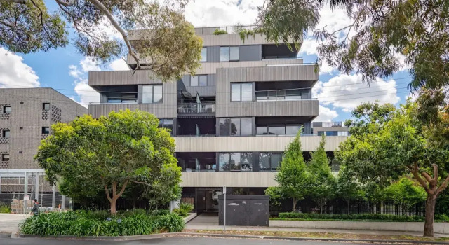 StayCentral - Hawthorn East - Study, 2 Car spaces, Book Apartment Melbourne 