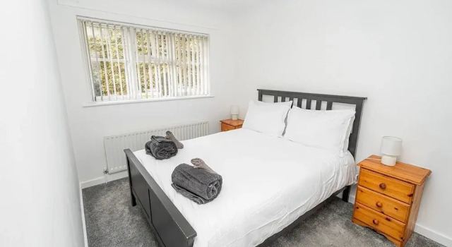 Modern 2-bed Home With Driveway Basingstoke
