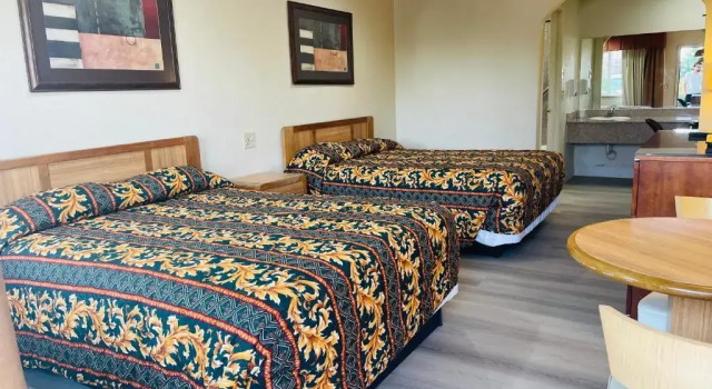 Четырёхместный номер Standard Morgan Hill Inn