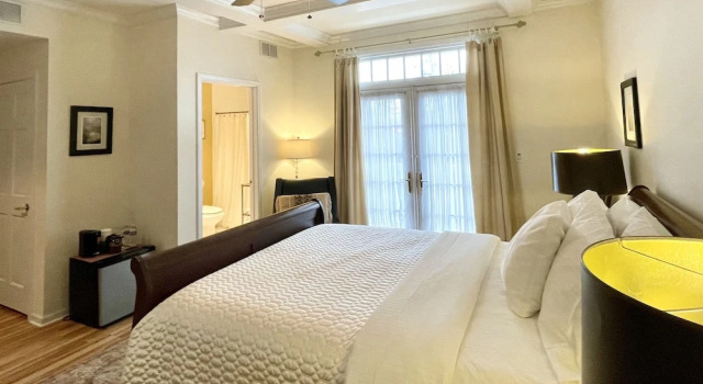 Номер Standard с балконом Inn on Main Hotel
