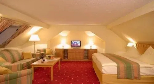 Waldhotel Forsthaus Hainholz, Rezerwuj Hotel Hotele w Pritzwalk z basenem, Basen