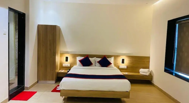 Люкс Zip By Spree Hotels Neelam Nakshatra