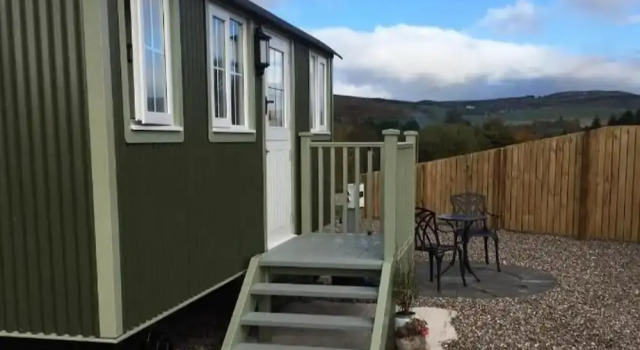 Cabin for 2 With Walks, Wifi, bat and Restaurant