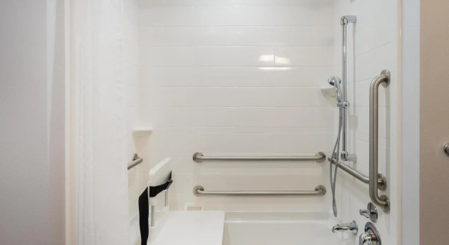 Четырёхместный номер Standard Hampton Inn Newport