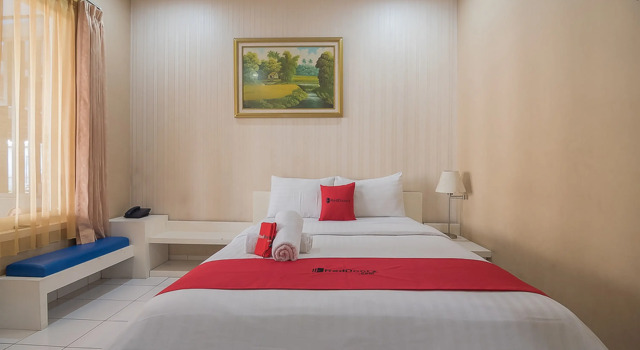 Deluxe værelse RedDoorz near Setrasari Mall 2