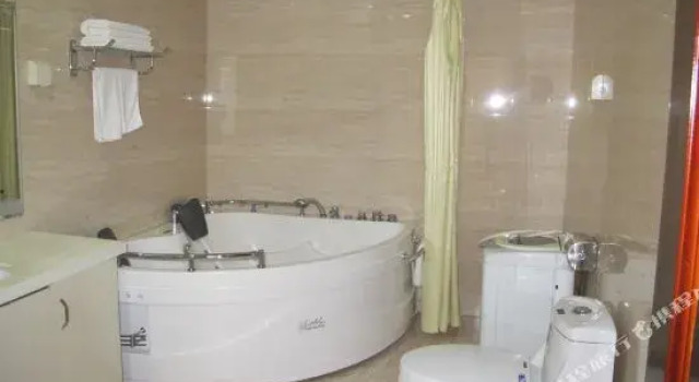 Huaqiao Hotel, Varaa Hotelli Jiamusi Heilongjiang
