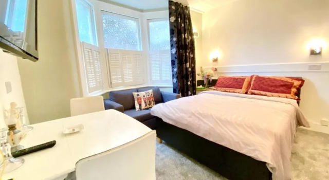 Апартаменты Modern And Cosy Studio Flat