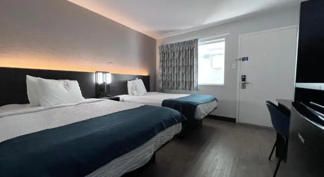 Четырёхместный номер Deluxe Motel 6-Bakersfield, CA - South