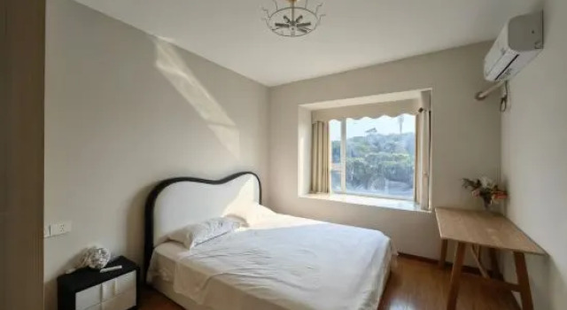 Кровать в общем номере с 2 комнатами Xuanxuanli Homestay (Yichang Duhui Junbo Branch)