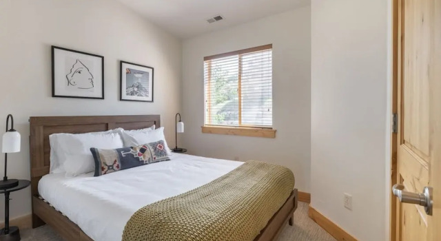 Douglas by Avantstay Charming Townhouse Mins From Deer Valley Resort, Забронировать Курортный отель Отели Парк-Сити 3 звезды, 3*