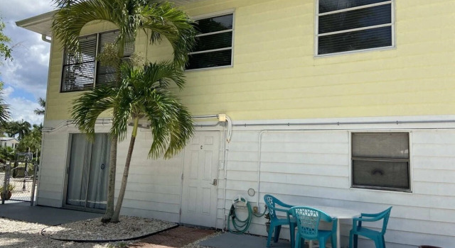 Estero Resort A in Fort Myers Beach, Забронировать Курортный отель Отели в центре Форт-Майерс-Бич, в центре, Парковка