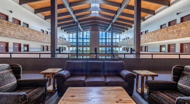 The Yak Shack: Incredible Mountain View Condo, Забронировать Отель Крестед-Бьютт Crested Butte Mountain, рядом с Горнолыжный курорт Crested Butte