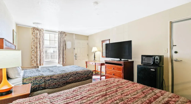 Четырёхместный номер Standard Moonlight Inn Hotel O Hattiesburg, MS