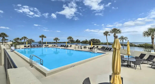 Апартаменты Waterfront Condo: Resort Pool, Tennis & Beach