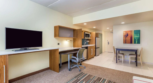 Двухместный люкс c 1 комнатой Home2 Suites by Hilton Albany Airport/Wolf Rd
