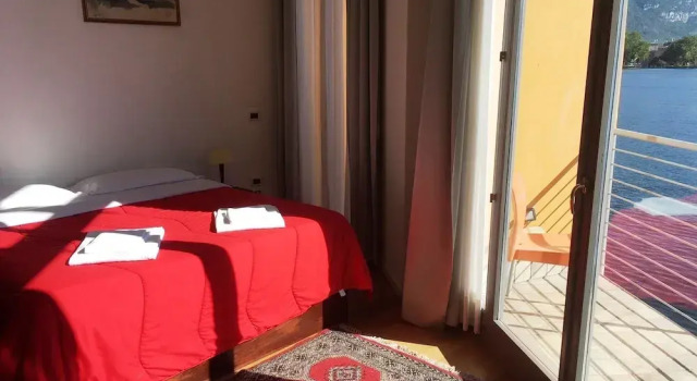 Четырёхместный люкс с балконом и с видом на озеро Residence Vecchio Porto Excelsior