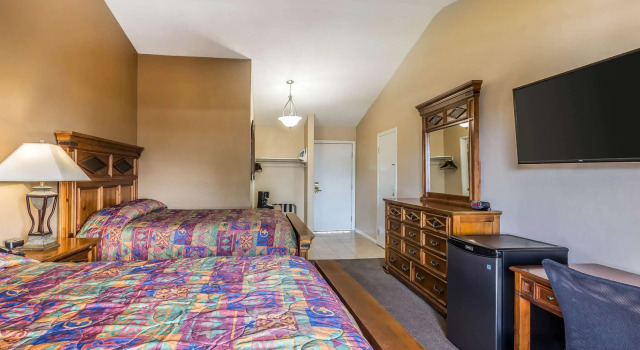 Четырёхместный номер Standard Econo Lodge Lake Elsinore Casino