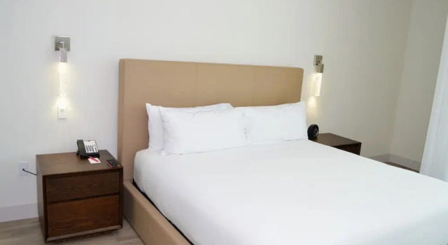 Двухместный номер Standard с балконом и с частичным видом на океан CH Luxury Condos & Studios On The Beach