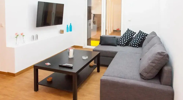 Апартаменты с балконом Glyfada Square Modern And Cozy Apartment