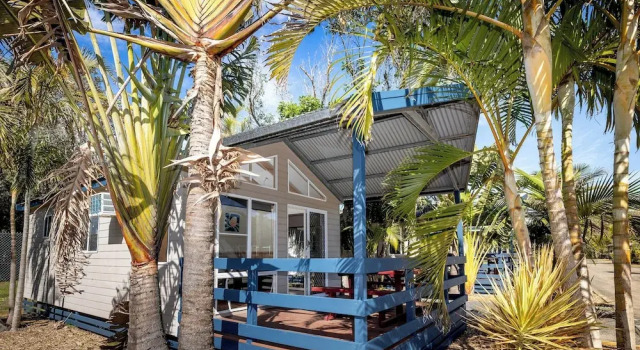 Вилла Standard с 2 комнатами с балконом и с видом на бассейн BIG4 Manning Point Holiday Park