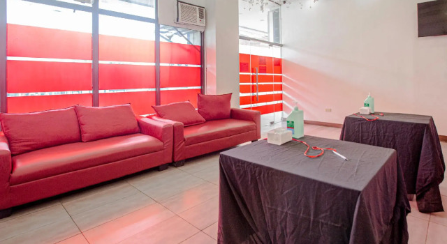 OYO 637 Fox Hotel (Quarantine Hotel), Забронировать Отель Кесон-Сити 