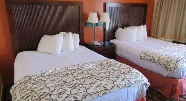 Четырёхместный номер Standard Royal Crest Motel