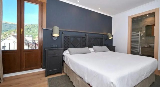 Deluxe Zimmer Hostal Lola