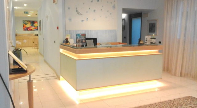 Hotel Chiaraluna, Book Hotel Civitanova Marche 
