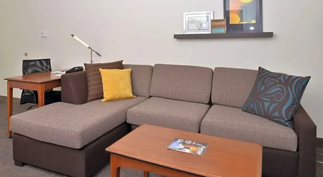 Четырёхместный люкс с 2 комнатами Aloft by Marriott Denver Airport at Gateway Park