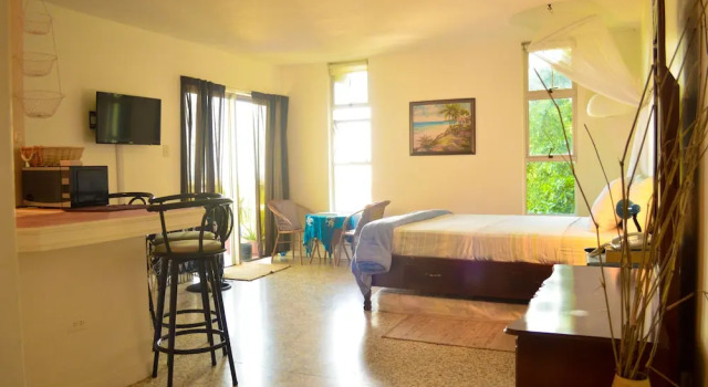 Crystal Beach Studio, Rezervovat Hotel Hotely v Montego Bay Coast s parkováním, Parkování