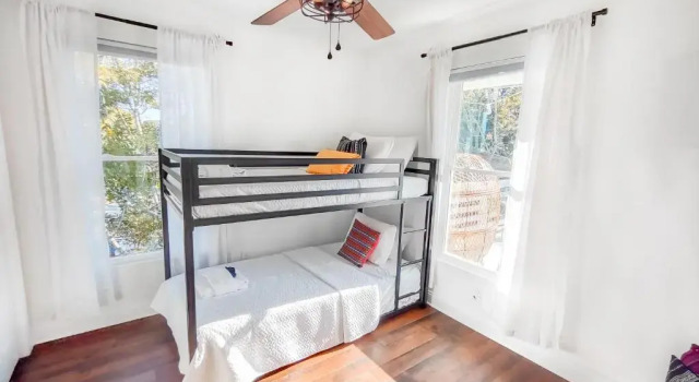 Коттедж 79 Sandbar Ln - Folly in Love - Renovated Private Home - Sunset Views