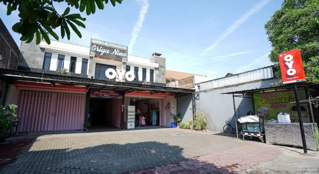 Griya Nina Syariah, Book Hotel Hoteller i Rungkut med parkering, Parkering