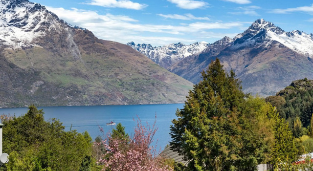 Sunshine Bay Lake Views, Buchen Sie Hotel Fern Hill Queenstown