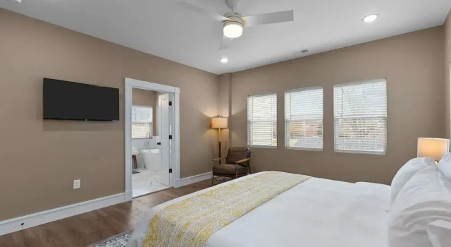 Коттедж Bright Urban Comfort | JZ Vacation Rentals